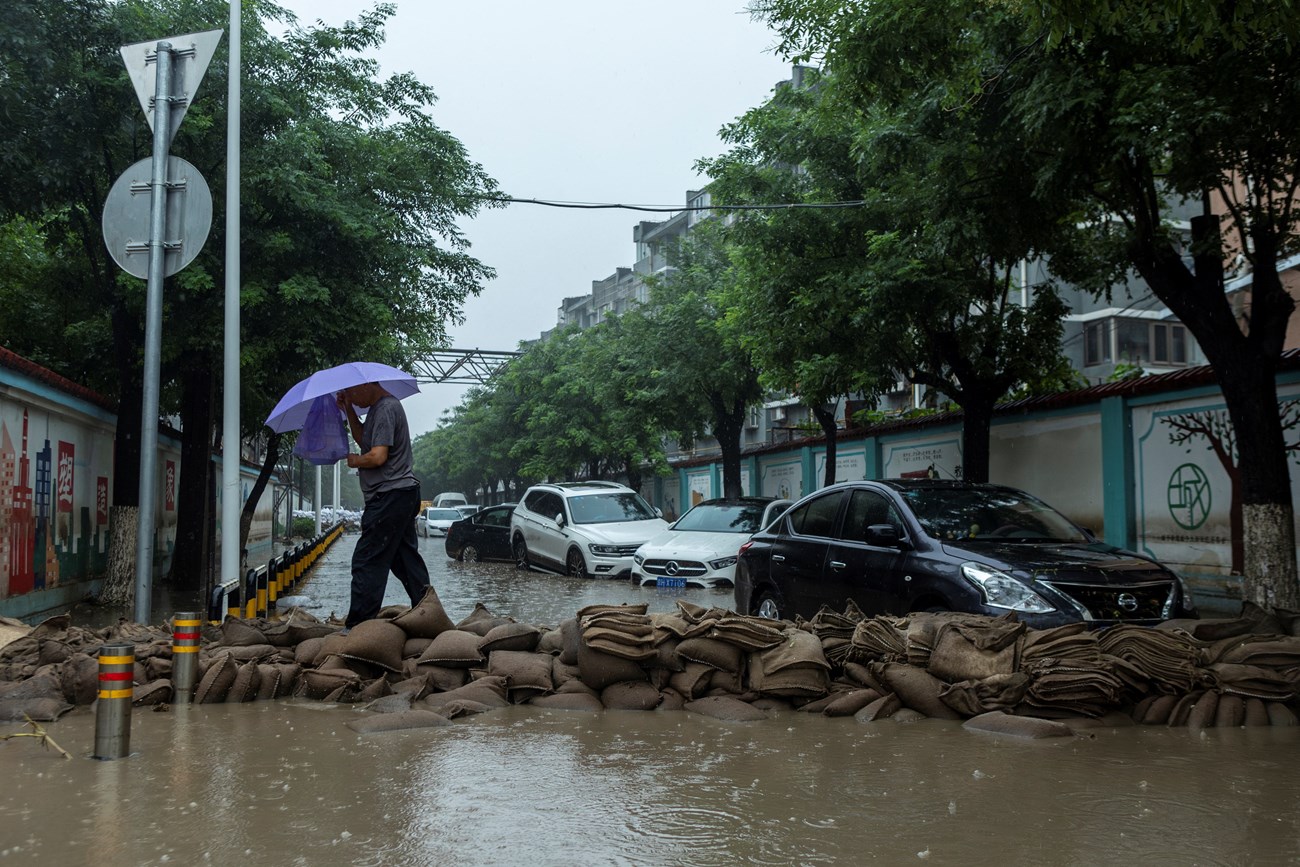 بكين تسجل 33 وفاة وفقدان 18 جراء فيضانات