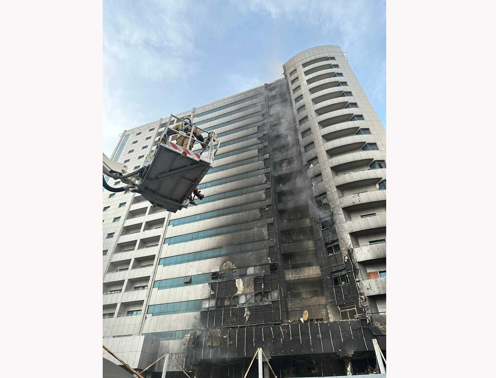 ‎نقل 40 شخصاً من سكان البناية المحترقة لمقر الإيواء في عجمان