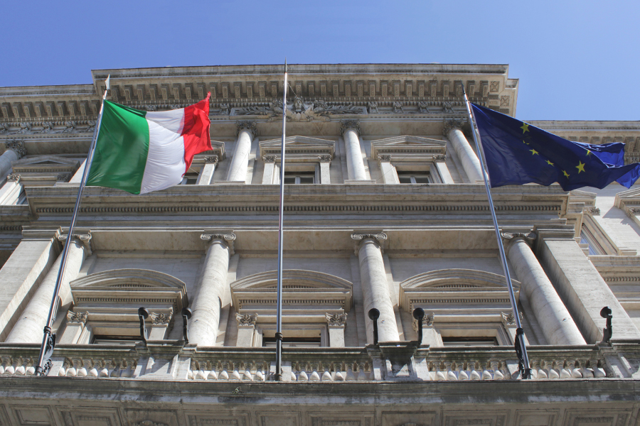المركزي الأوروبي يواجه ضريبة أرباح البنوك الإيطالية