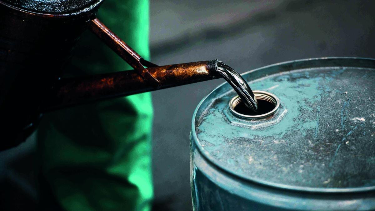 النفط ينخفض وسط مخاوف من استمرار تراجع الطلب الصيني