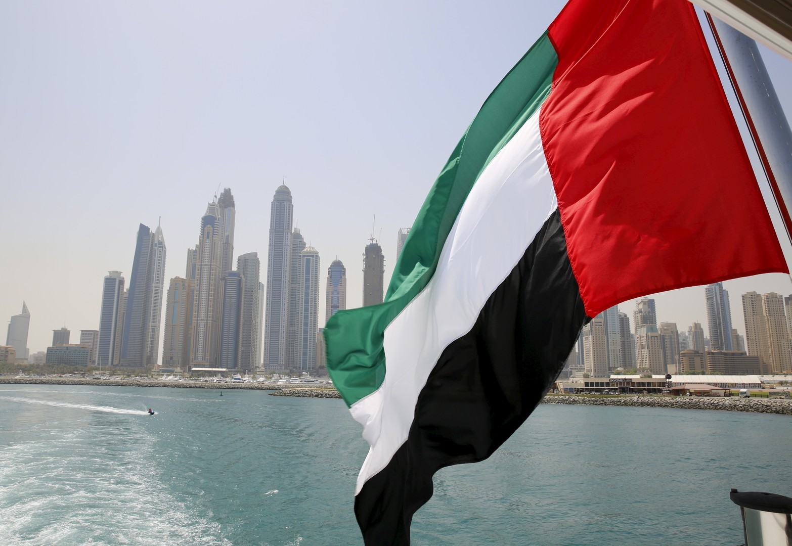 الإمارات تجدد الدعوة إلى حشد الجهود لضمان التدفق الحر للسلع ورؤوس الأموال
