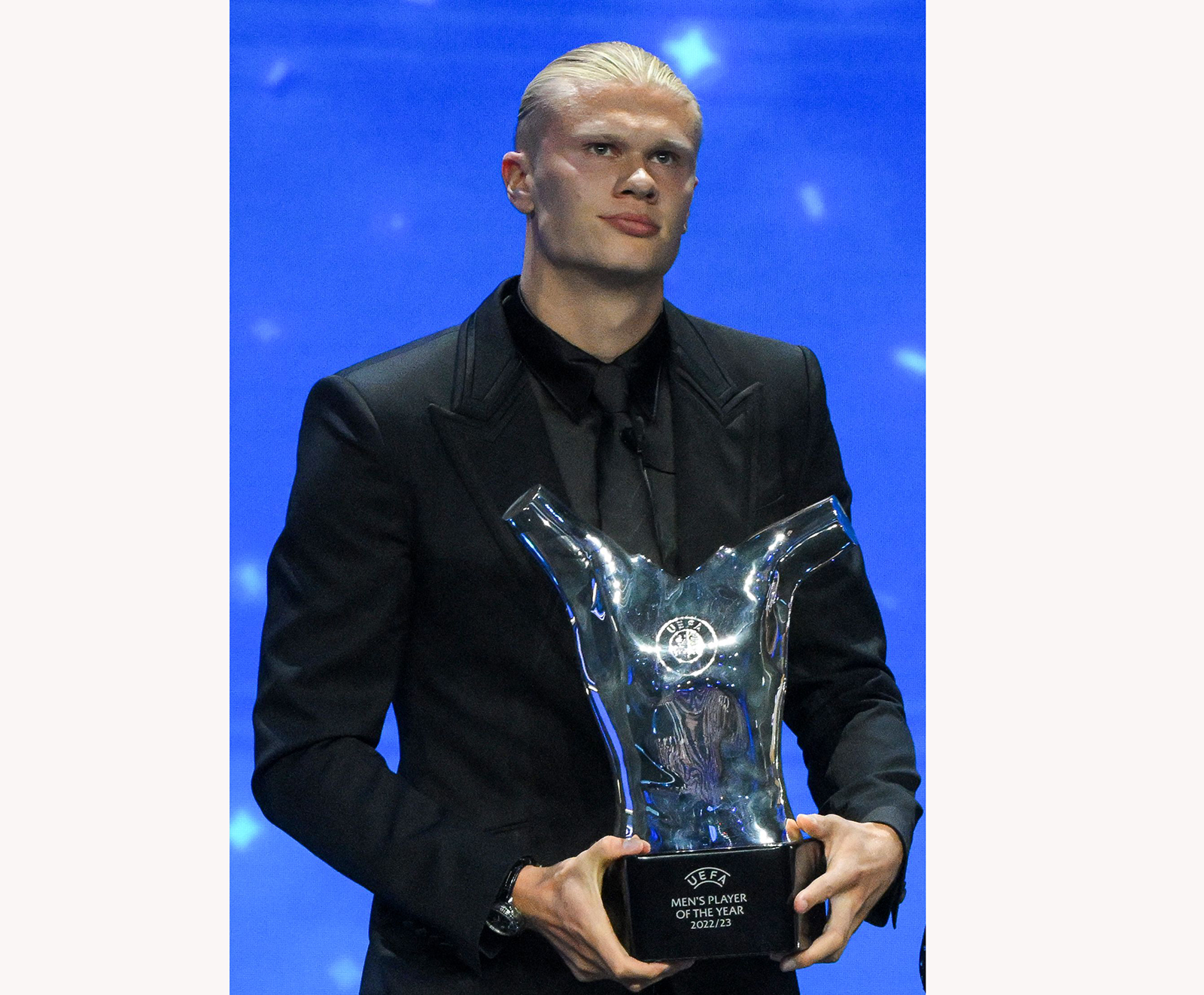 هالاند يفوز بجائزة أفضل لاعب في أوروبا