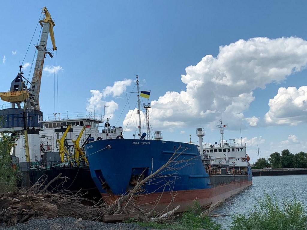 روسيا تقصف ميناء أوكرانياً لتصدير الحبوب قبل محادثات بوتين وأردوغان