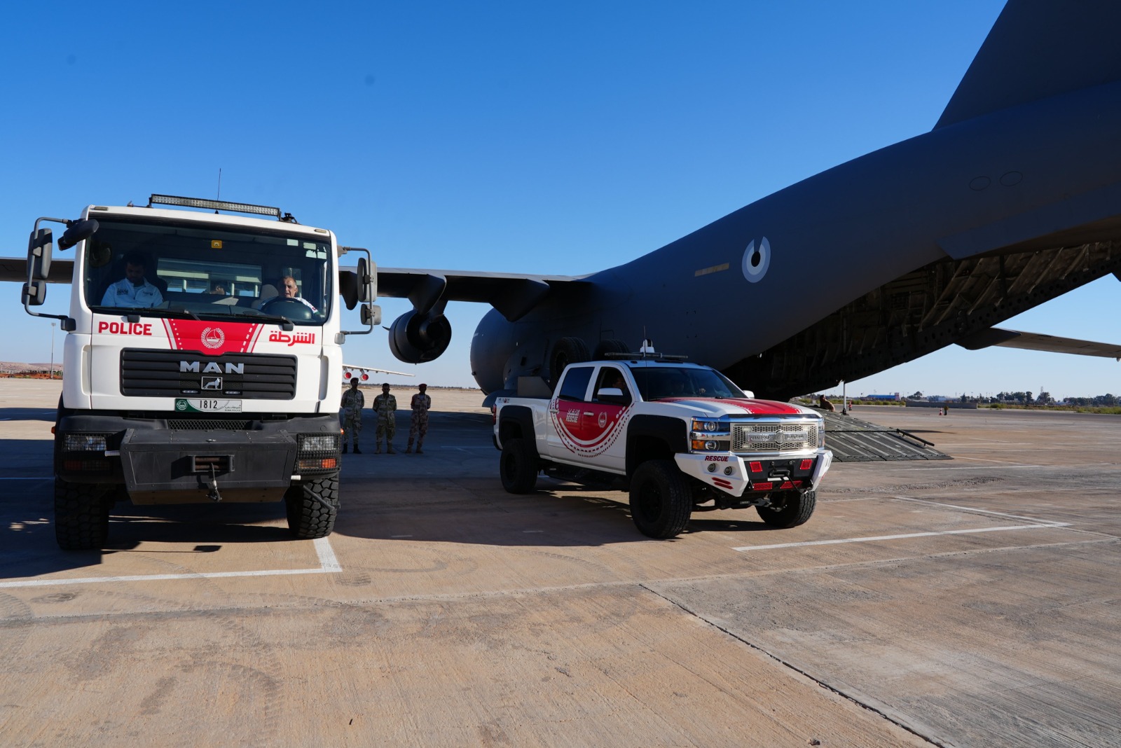 ضمن الجسر الجوي الإماراتي.. خمس طائرات إغاثة تصل إلى مدينة بنغازي