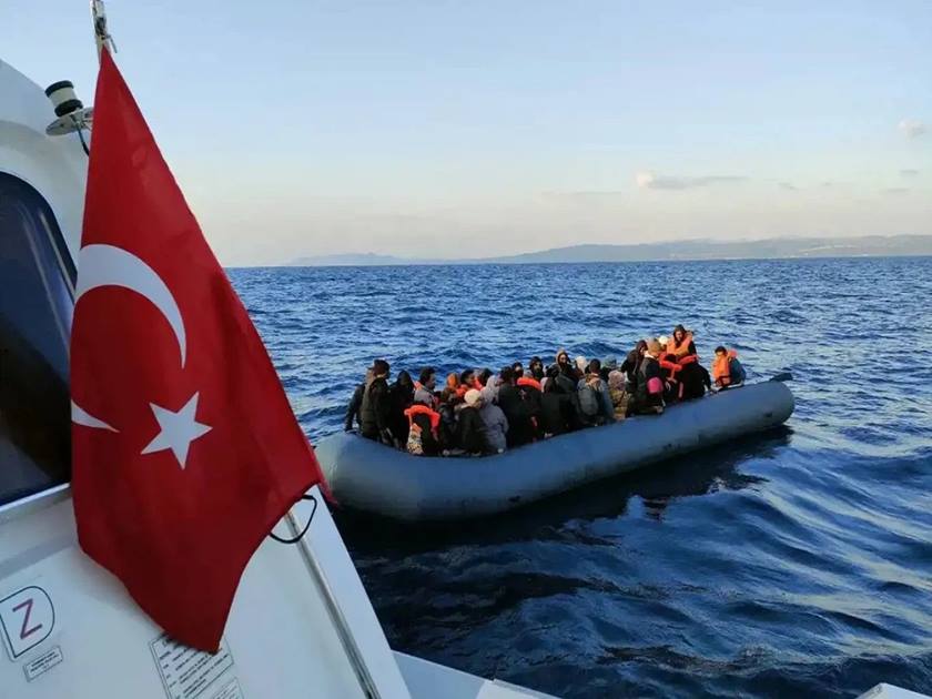 ضبط وإنقاذ 36 مهاجراً غربي تركيا