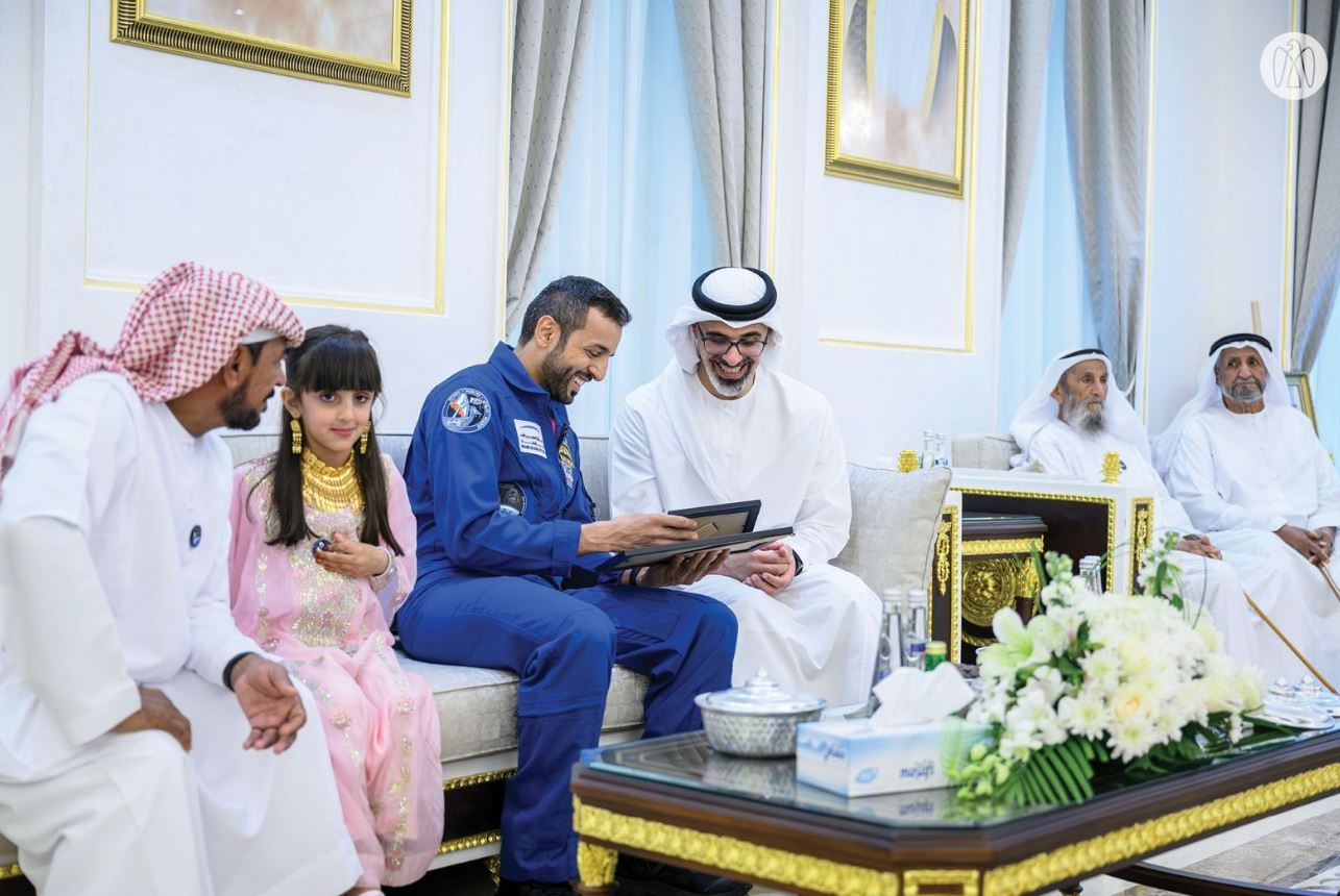 خالد بن محمد بن زايد يحضر حفل استقبال رائد الفضاء الإماراتي سلطان النيادي في العين