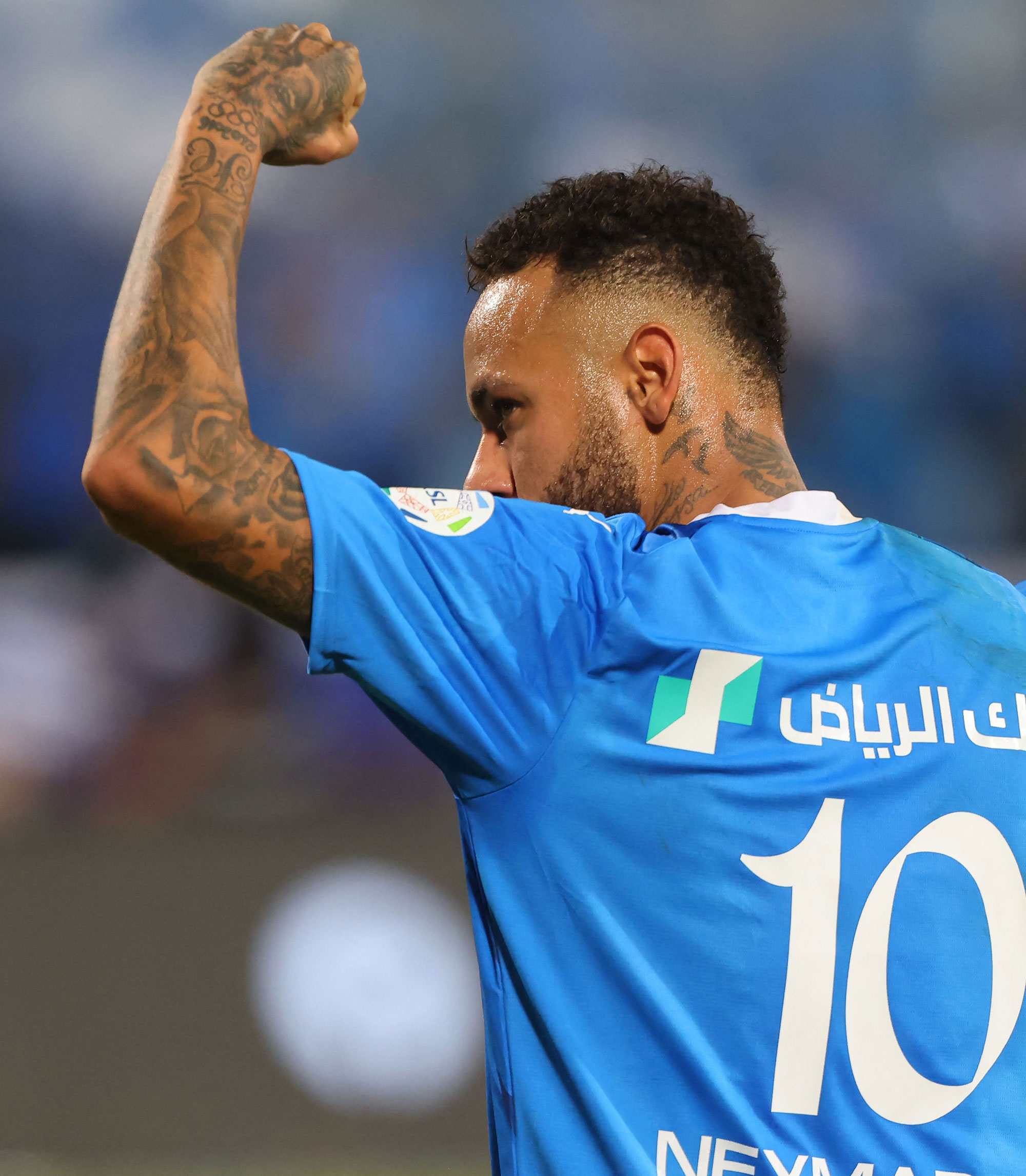 نيمار يهدر ركلة جزاء ويصنع هدفي الفوز .. الهلال يهزم الشباب ويتصدر الدوري السعودي