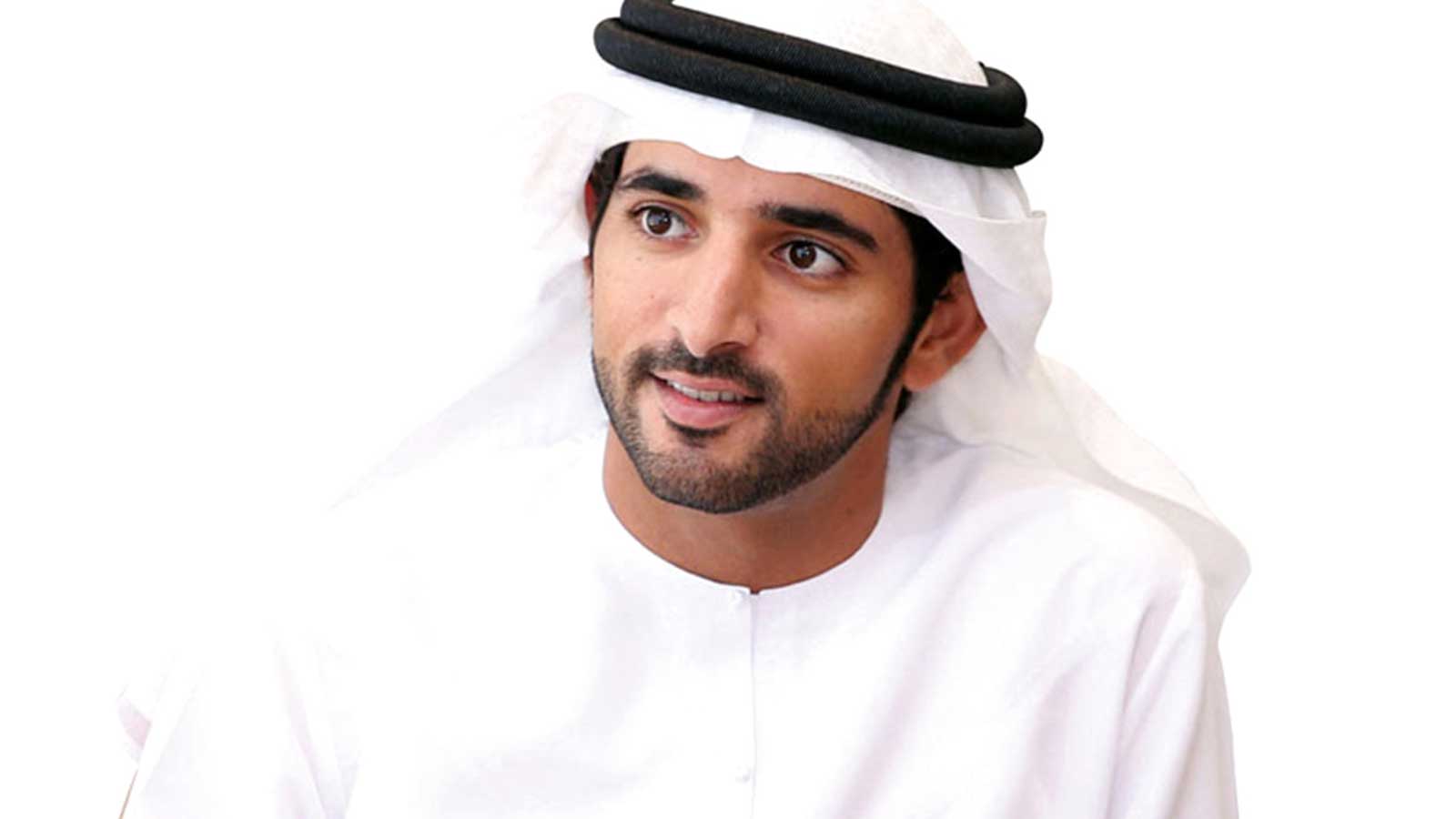 التقى عدداً من المبدعين.. حمدان بن محمد: دبي ستبقى حاضنة لكل الإبداعات وملتقى للمواهب