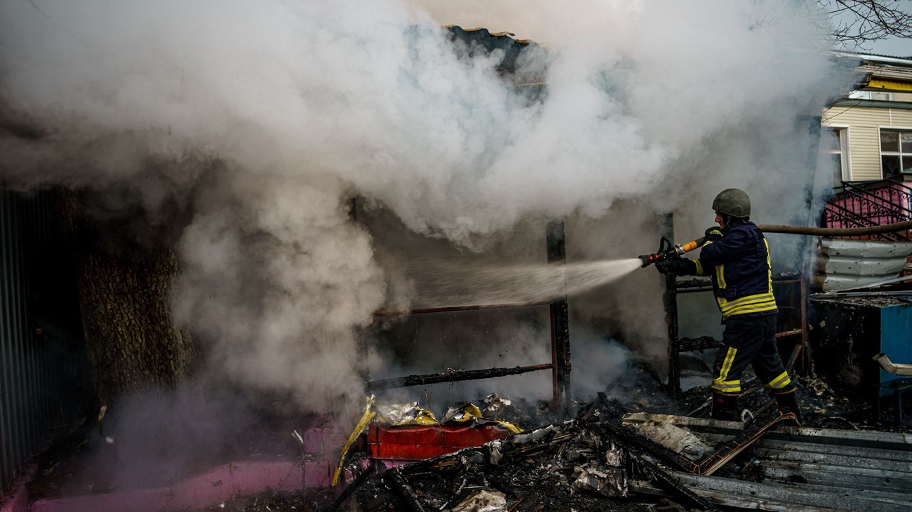 قتيل و6 مصابين في قصف روسي على خيرسون والسلطات تُخمد حريقاً في المدينة