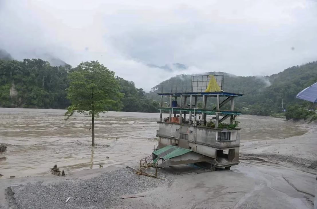 مياه فيضانات مثلجة تخلف 31 قتيلاً شمال شرق جبال الهيمالايا في الهند
