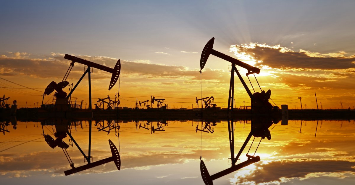 النفط يسجل أكبر خسارة أسبوعية منذ مارس وسط مخاوف رفع الفائدة