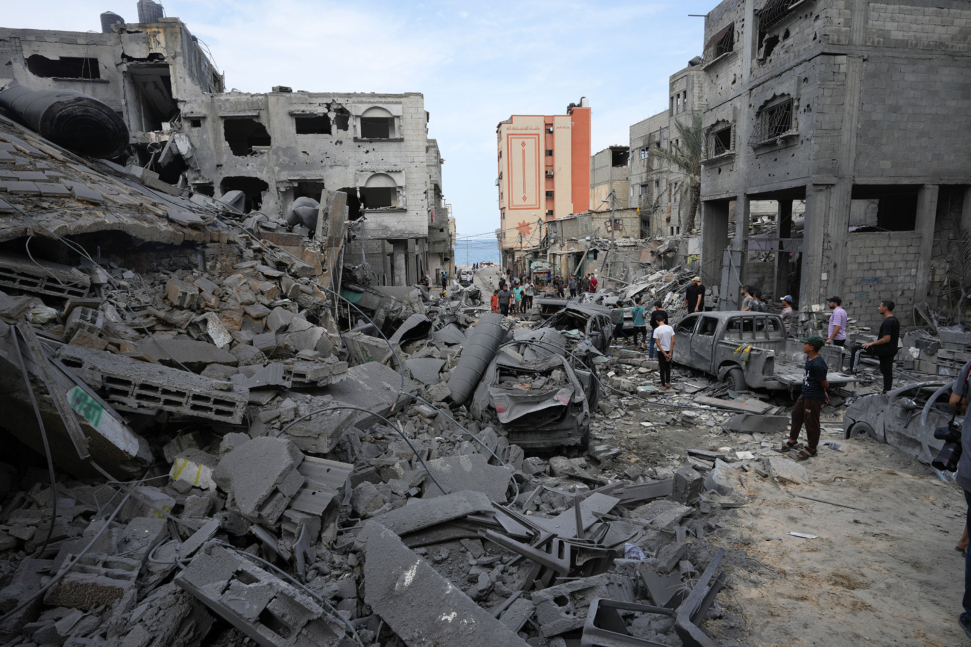 ارتفاع عدد القتلى الفلسطينيين في غزة إلى 687 بينهم 140 طفلاً و105 سيدات