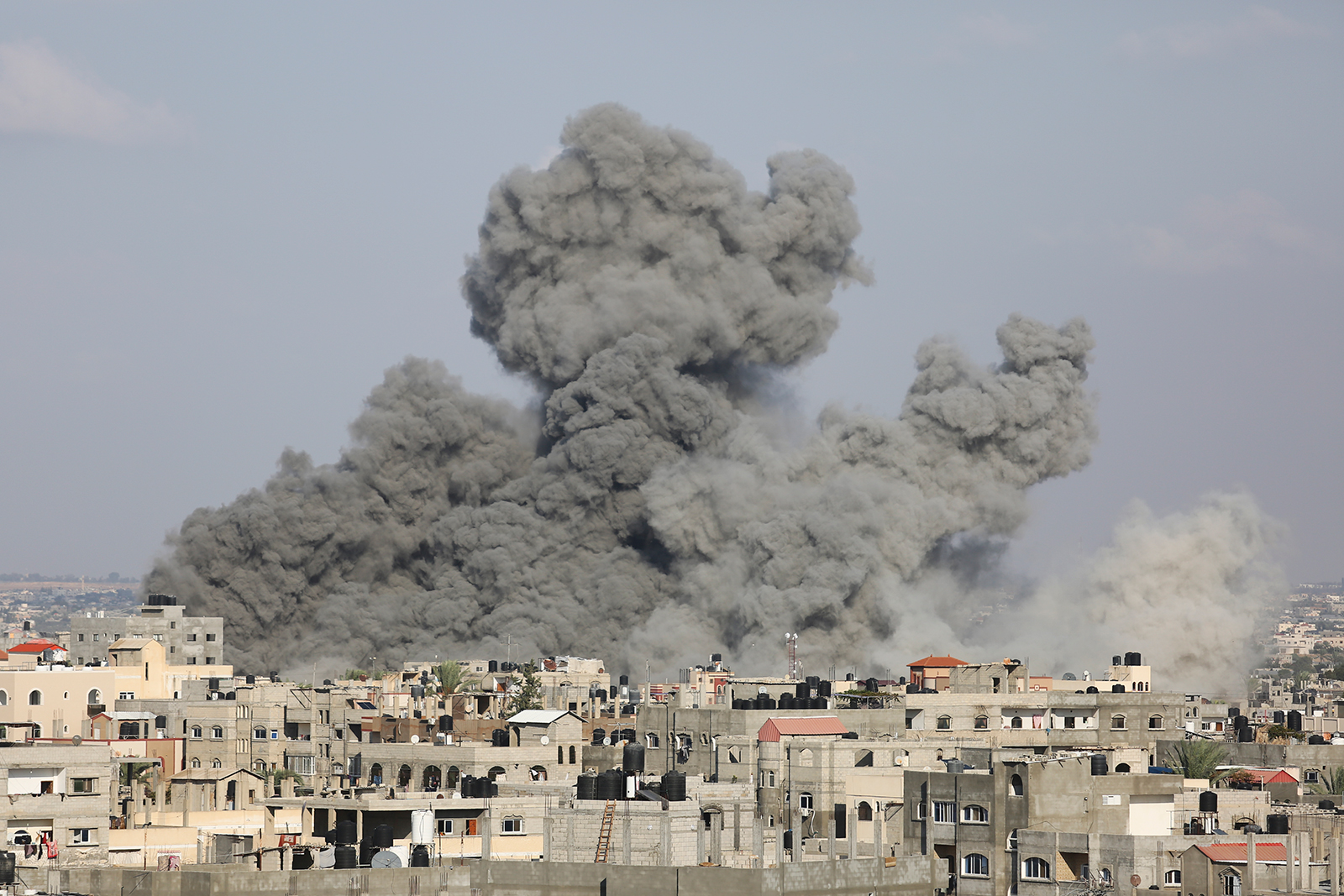«هيومن رايتس ووتش» تتهم إسرائيل باستخدام الفسفور الأبيض في غزة ولبنان