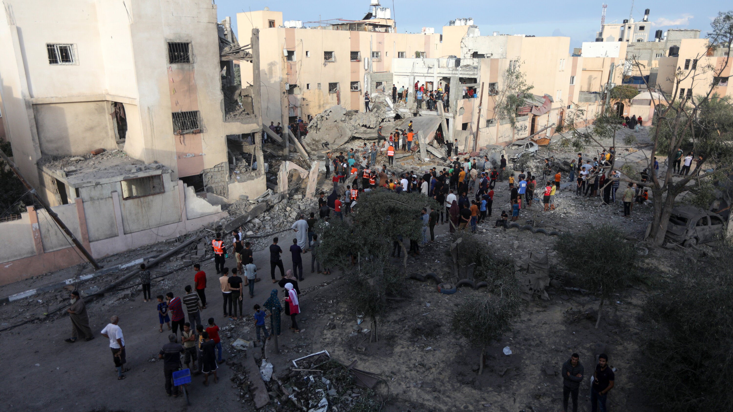 الجيش الإسرائيلي يدعو سكان مدينة غزة إلى إخلاء منازلهم والتوجه جنوباً