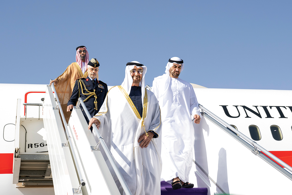 الصورة : محمد بن زايد لدى وصوله الرياض يرافقه طحنون بن زايد