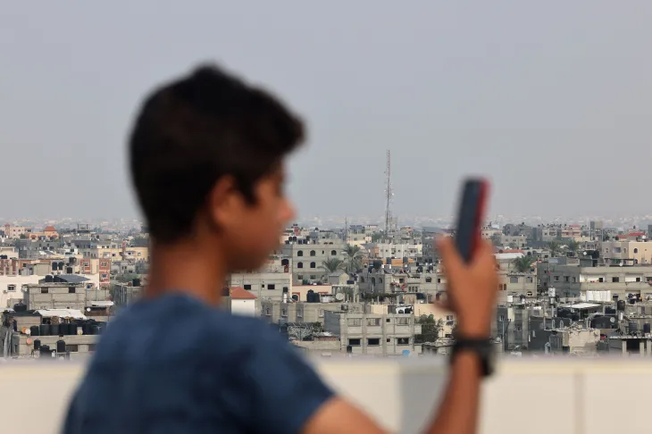 شركة بالتل: انقطاع خدمات الاتصالات والإنترنت تماما في غزة