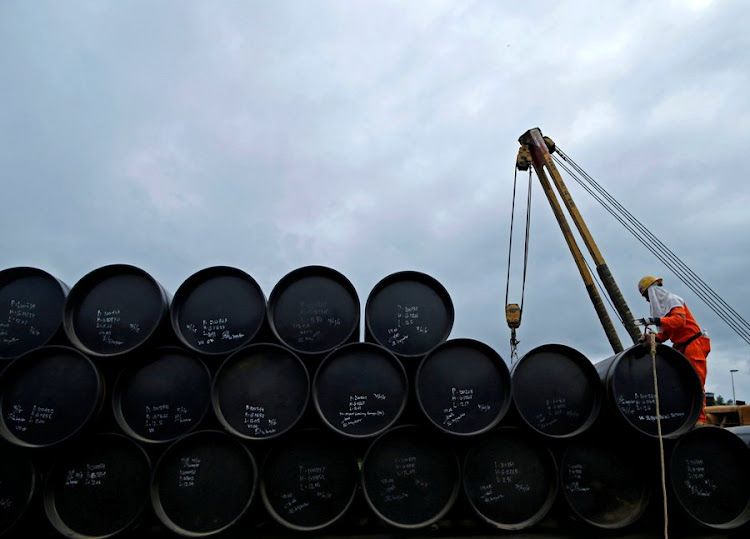 النفط يتراجع وسط ترقب الأسواق لبيانات صينية لقياس حجم الطلب
