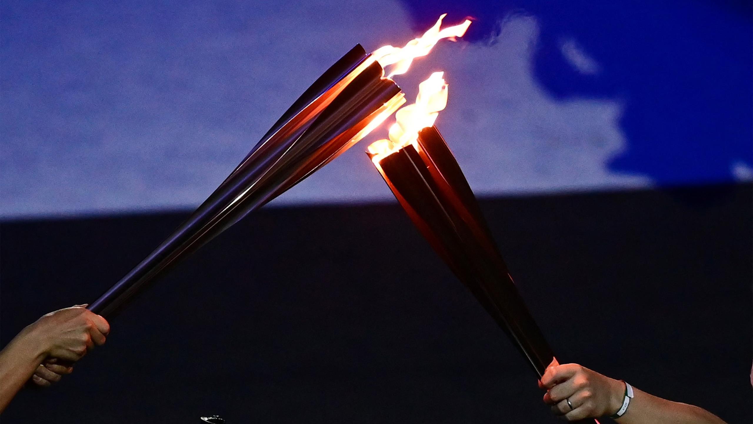 فرنسا تصنع شعلة أولمبياد باريس 2024 من فولاذ سيارات خردة وغسالات ملابس