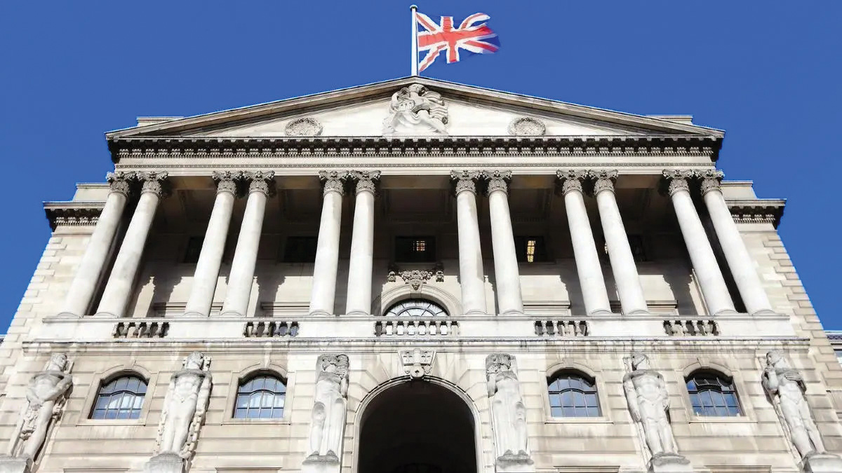 بنك إنجلترا يبقي على معدلات الفائدة دون تغيير عند 5.25 %