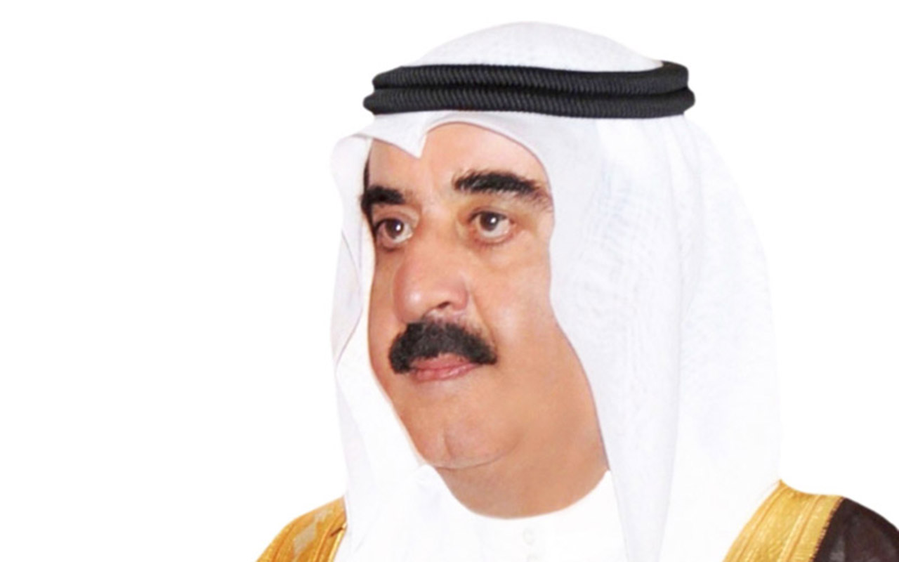 سعود بن راشد المعلا يطمئن على حالة مدير بلدية أم القيوين وزوجته المصابين في حادث إطلاق النار ببراغ