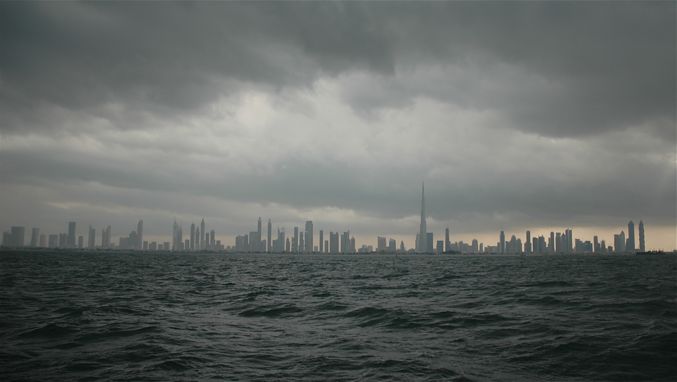 توقعات بسقوط أمطار في الإمارات غداً