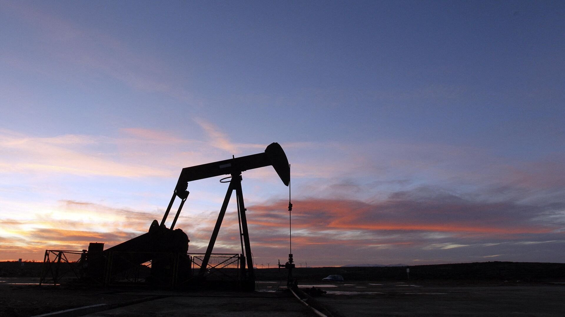 أسعار النفط تواصل الارتفاع وسط المخاوف حيال إمدادات الشرق الأوسط