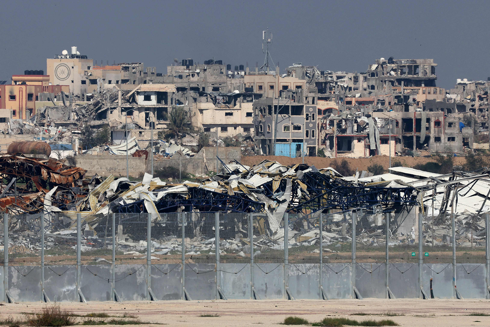 أطول انقطاع اتصالات في غزة منذ بدء الحرب يدخل يومه الثامن