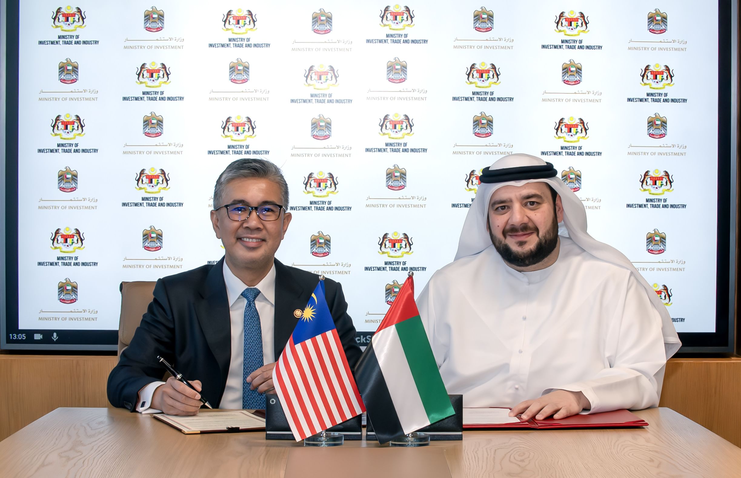 الإمارات وماليزيا تبرمان مذكرة تفاهم لتأسيس إطار للتعاون الاستثماري في قطاع البنية التحتية الرقمية