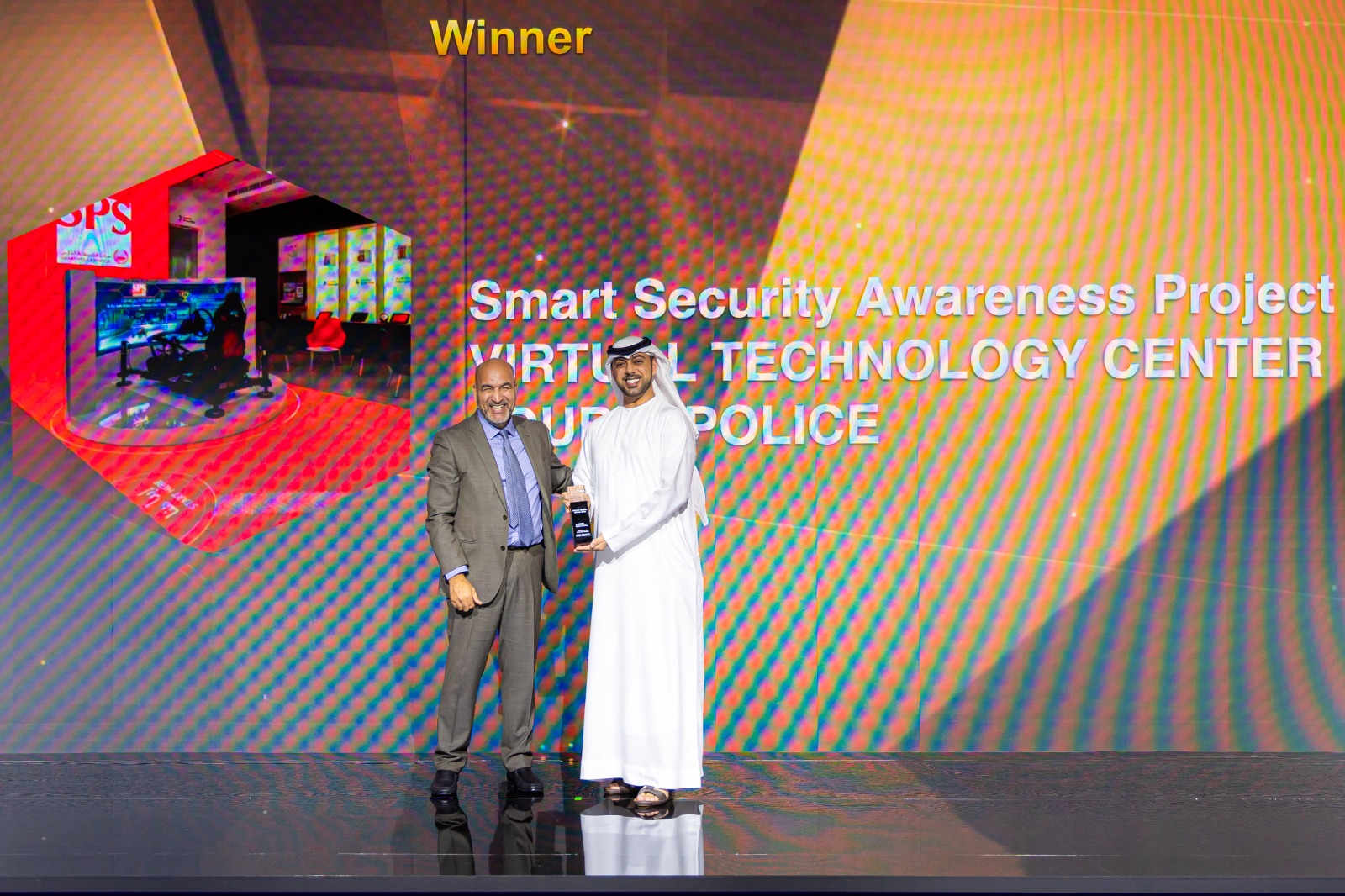 شرطة دبي تحصد جائزة 