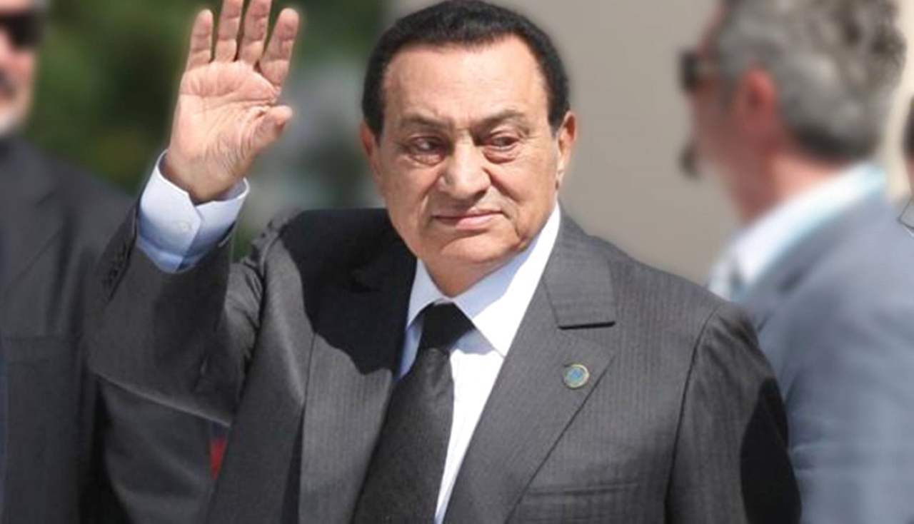 الصورة : 2011 الرئيس المصري محمد حسني مبارك يفوض صلاحياته لنائبه عمر سليمان.