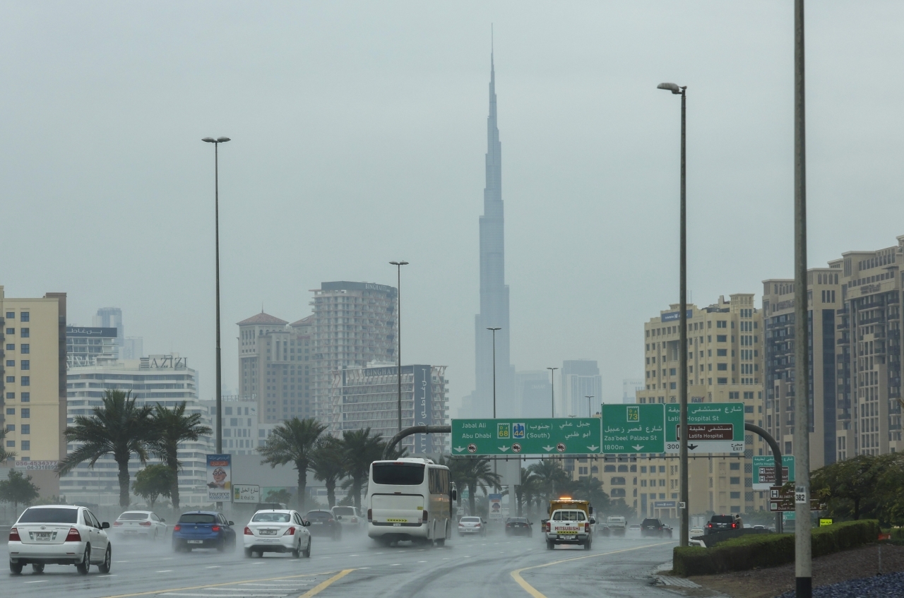 الصورة : أمطار الخير في دبي | تصوير: سالم خميس ودينيس مالاري وزافير ويلسون