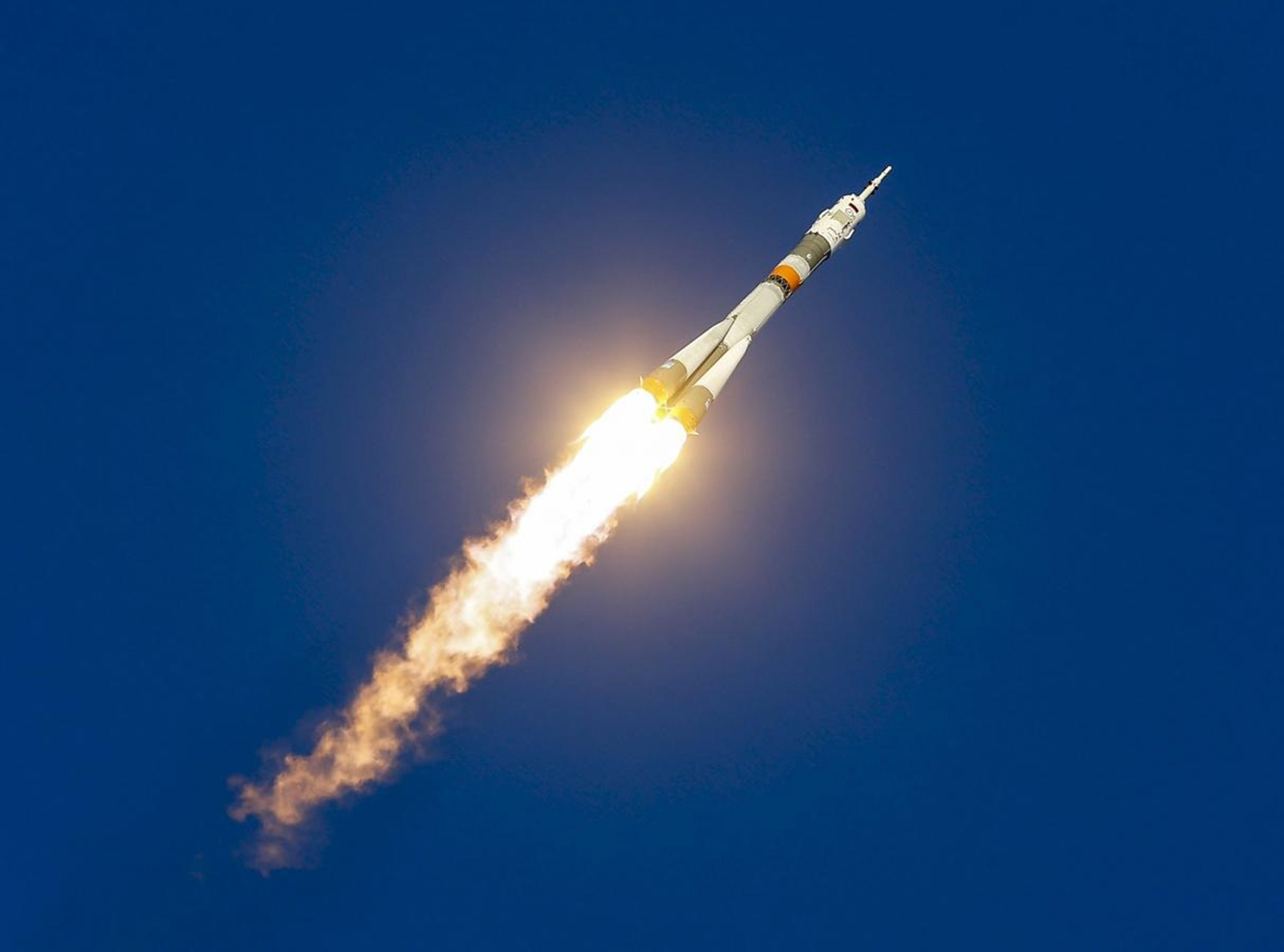الكونغرس: خطة روسية لوضع سلاح نووي في الفضاء