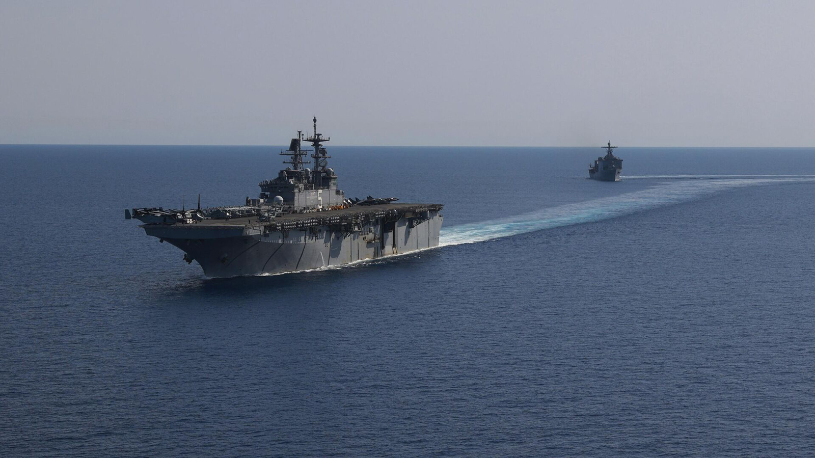 الجيش الأمريكي يستهدف صواريخ ومسيَّرات هدَّدت السفن في البحر الأحمر