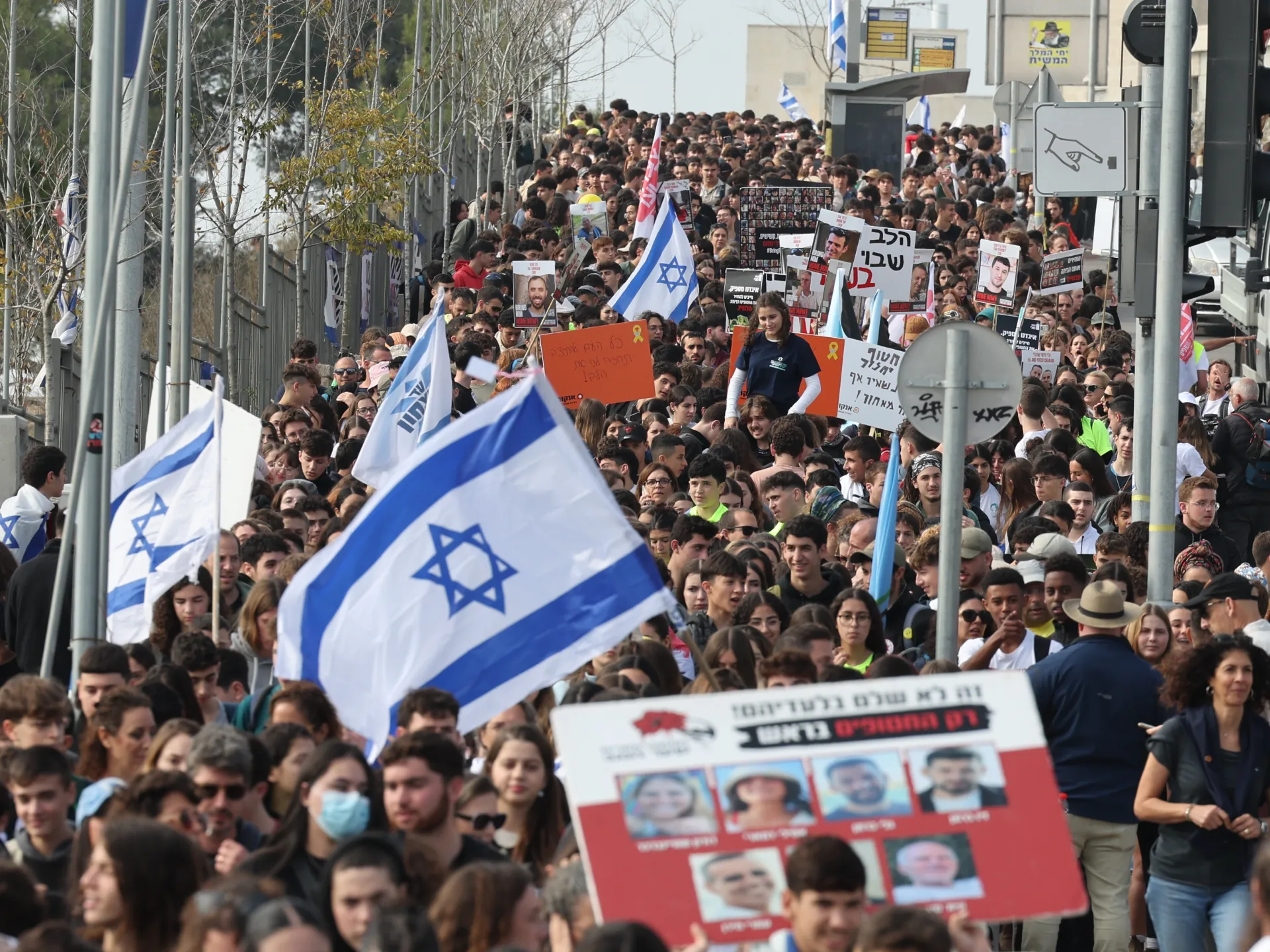الآلاف في إسرائيل يتظاهرون ضد الحكومة ويطالبون بإبرام صفقة للمحتجزين
