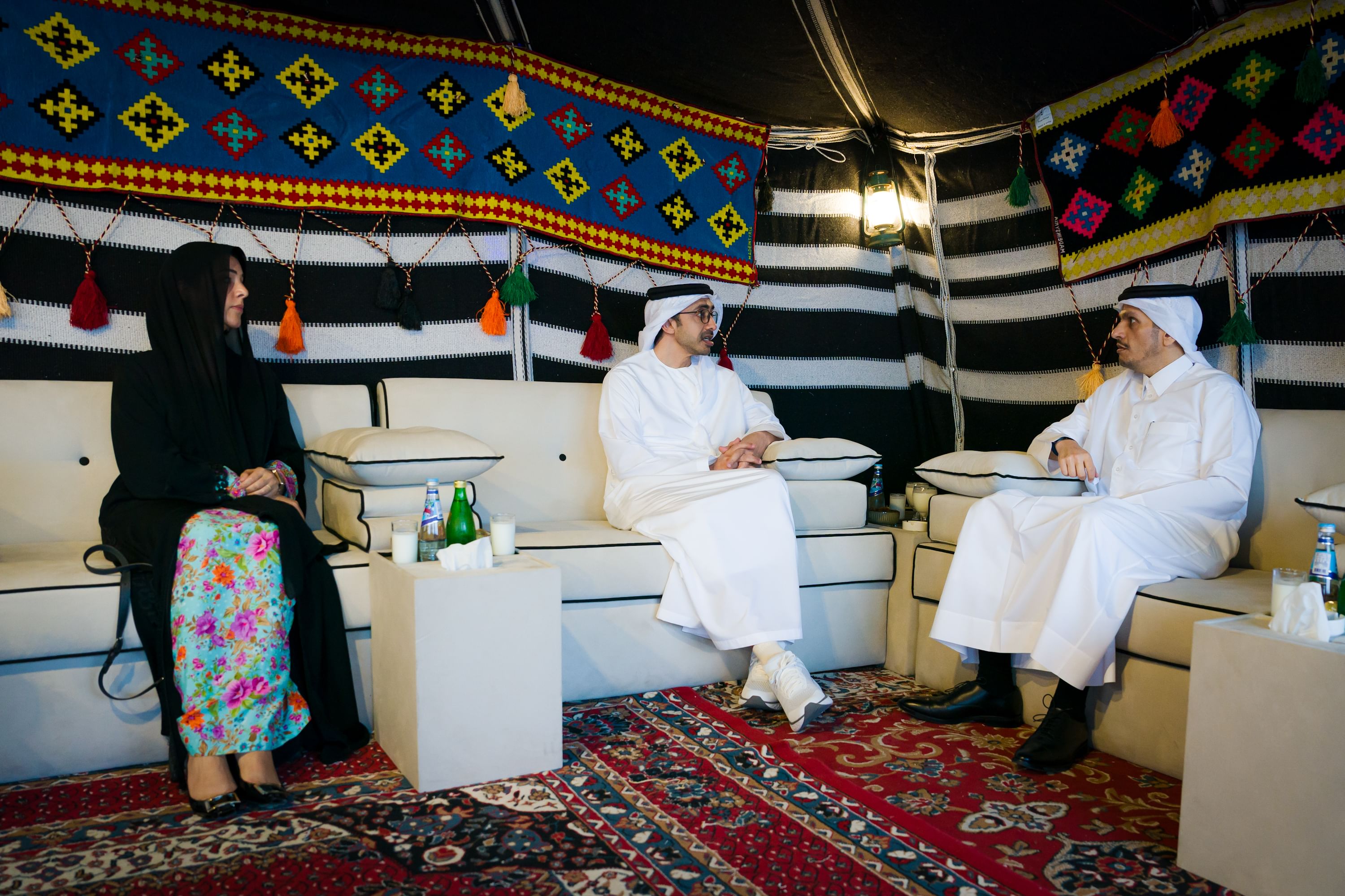 عبدالله بن زايد يلتقي رئيس مجلس الوزراء وزير الخارجية القطري ويبحثان التطورات في المنطقة