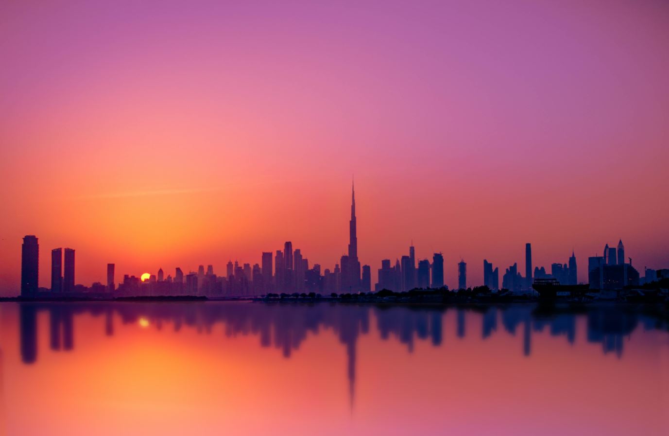 توقعات طقس الإمارات غداً.. انخفاض في درجات الحرارة