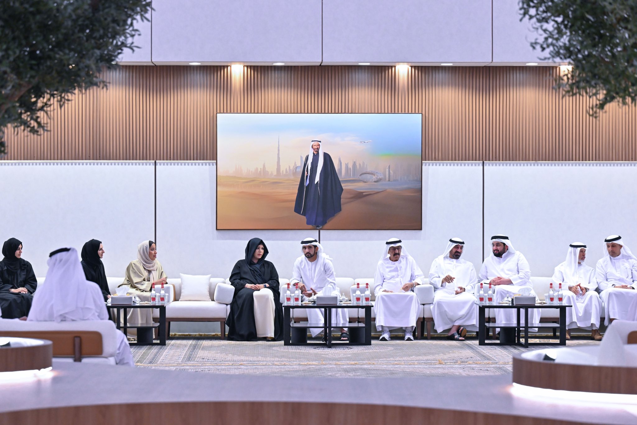 حمدان بن محمد يستقبل عدداً من رجال الأعمال والأعيان والمسؤولين في دبي