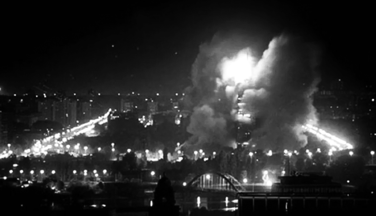 الصورة : 1999 حلف الناتو يبدأ في قصف يوغوسلافيا في أول مرة يهاجم فيها الحلف دولة ذات سيادة