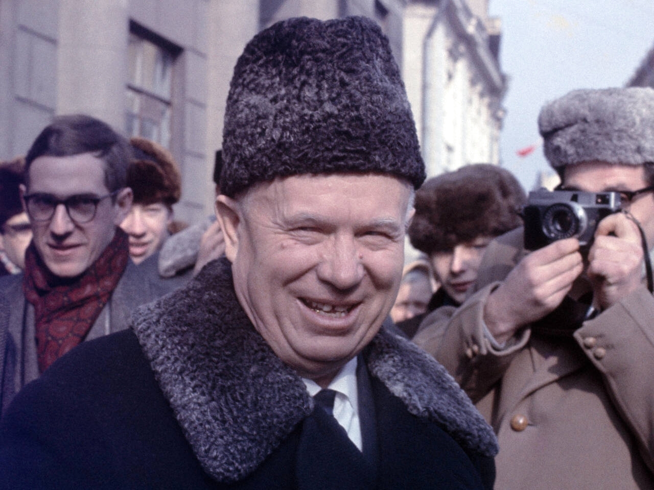 الصورة : 1958 نيكيتا خروتشوف يخلف نيكولاي بولغانين في زعامة الاتحاد السوفييتي والحزب.