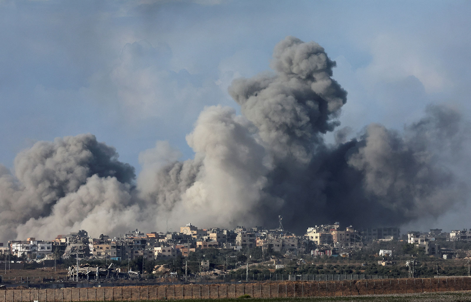مقتل موظفين أجانب في منظمة خيرية بضربة إسرائيلية وسط غزة