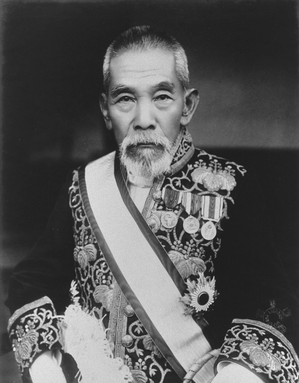 الصورة : 1932 اغتيال رئيس وزراء اليابان إينوكاي تسويوشي.