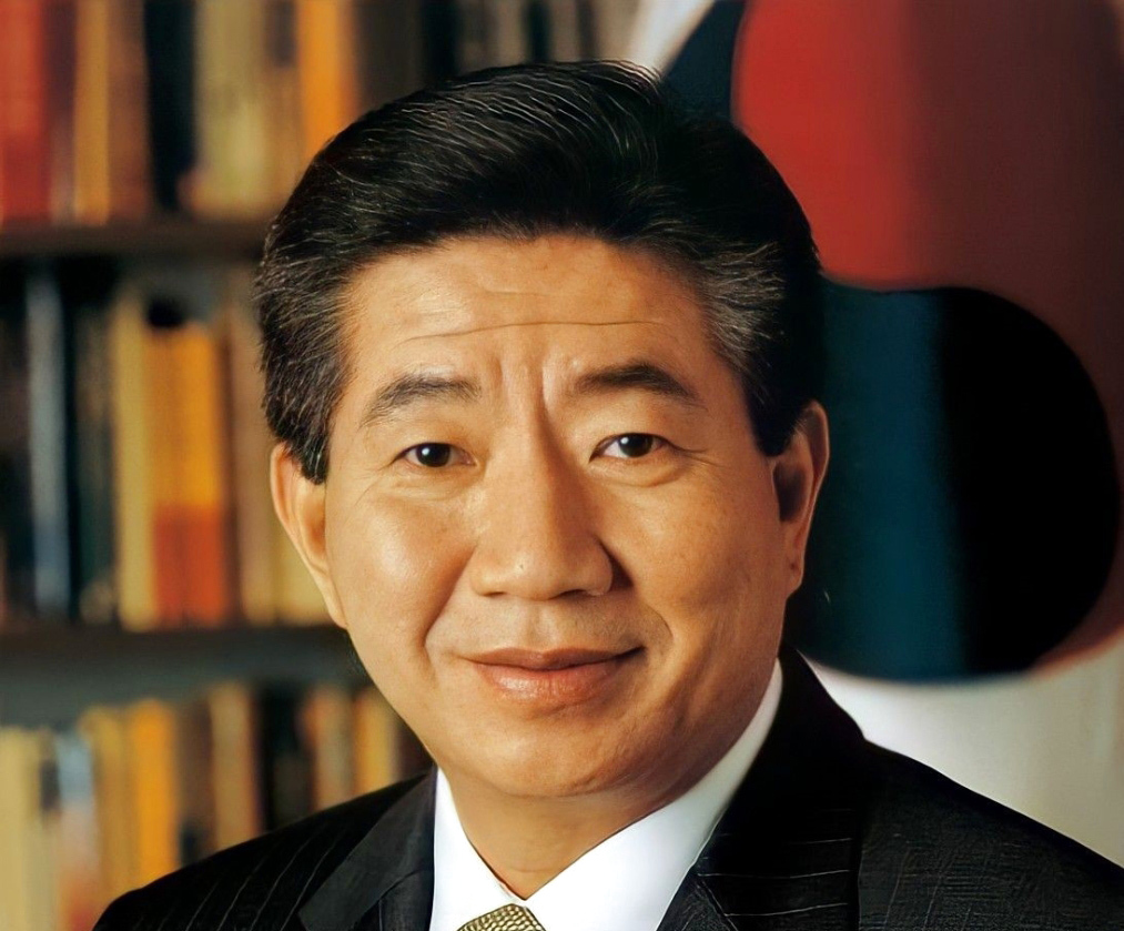 الصورة : 2009 الإعلان عن انتحار رئيس كوريا الجنوبية السابق روه مو هيون.