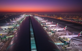 الصورة: الصورة: 34.7 مليون مقعد بالرحلات الجوية من الإمارات في 5 أشهر
