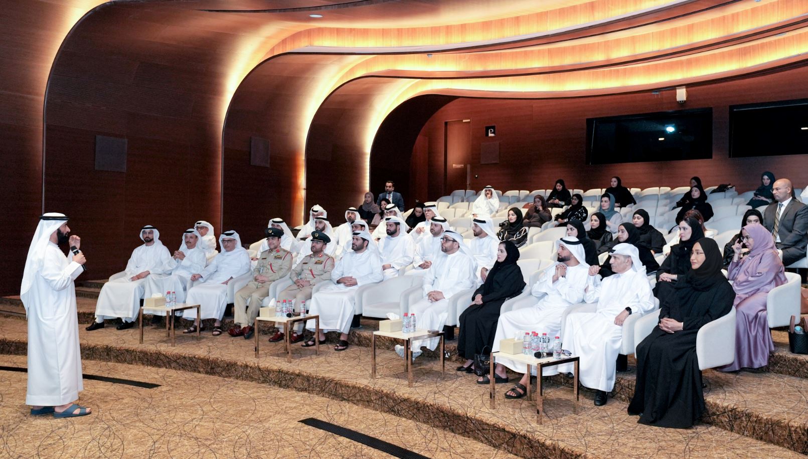 دائرة الموارد البشرية لحكومة دبي تستعرض أهم المشاريع الحالية والمستقبلية أمام مدراء الموارد البشرية والمدراء التنفيذيين