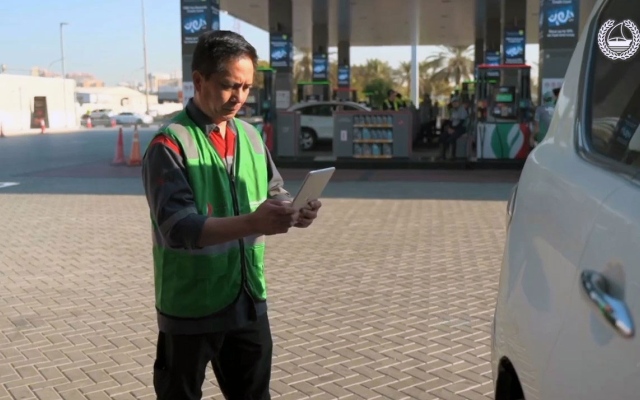 الصورة: الصورة: شرطة دبي: 395 سائقاً استفادوا من خدمات إصلاح السيارات مجاناً ضمن مبادرة "على دربك"
