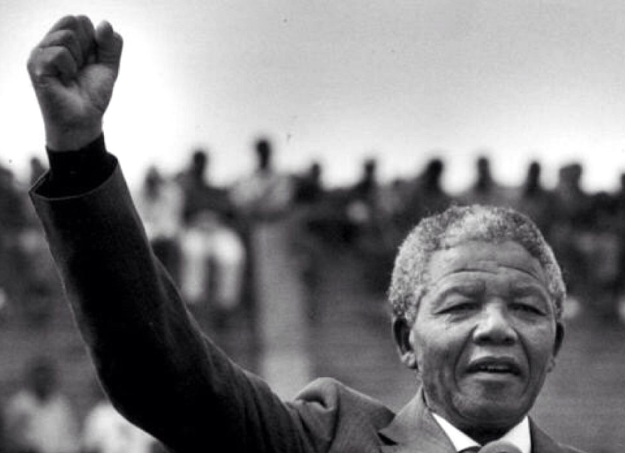 الصورة : 1964 نظام الأبارتهايد يحكم على الزعيم الأفريقي نيلسون مانديلا بالسجن مدى الحياة.