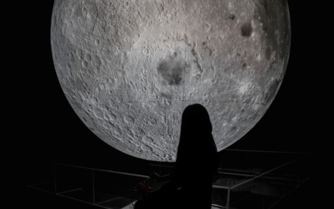 الصورة: الصورة: «القمر» في دبي