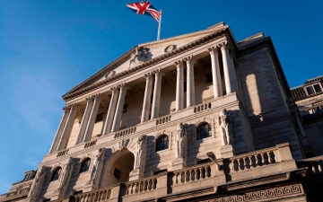 الصورة: الصورة: بنك إنجلترا يثبت الفائدة عند أعلى مستوى منذ 16 عاماً و«السويسري» يخفضها 0.25 %