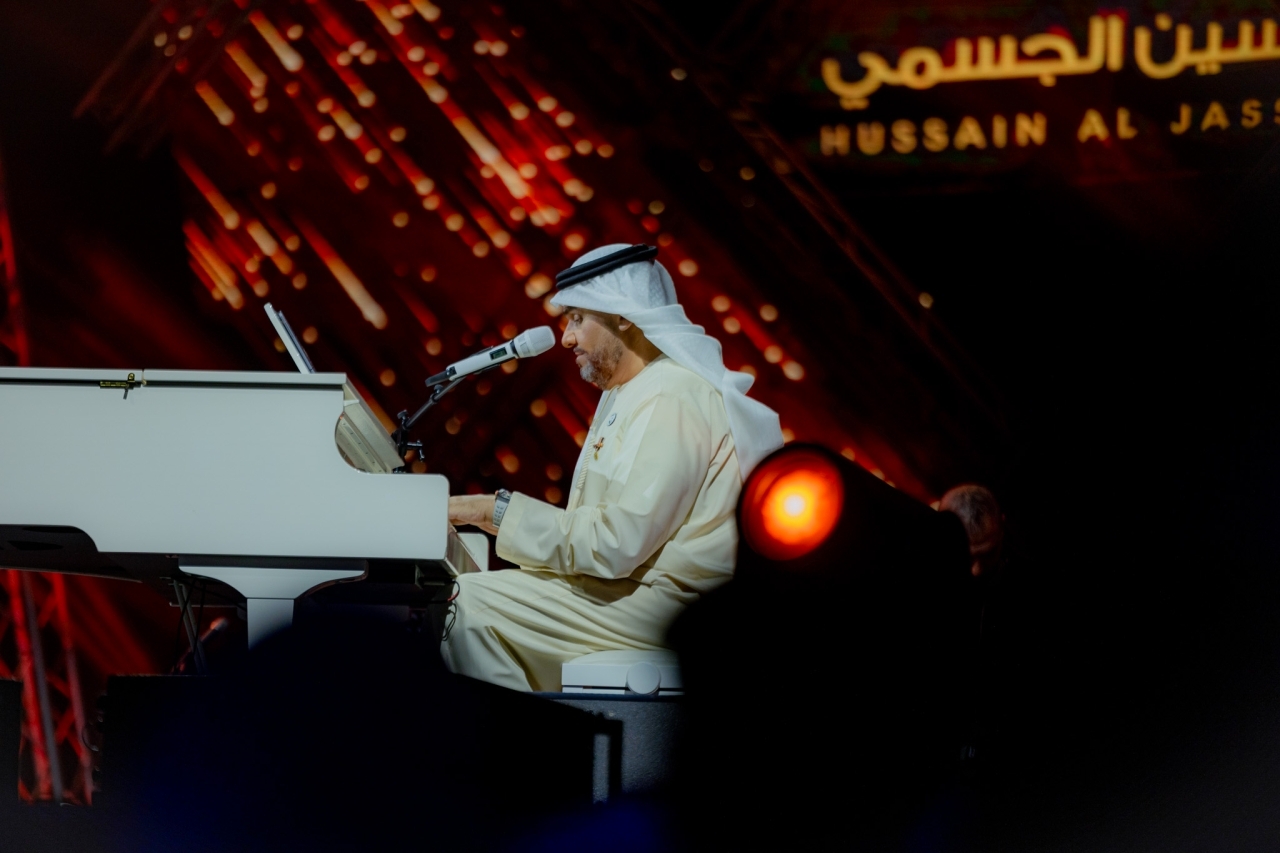 الصورة : حسين الجسمي والبيانو.. حوار سري لا ينتهي | تصوير: يماني العفاري
