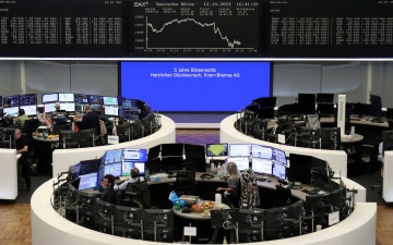 الصورة: الصورة: الأسهم الأوروبية تستقر.. واليابانية ترتفع بعد جلسة متقلبة